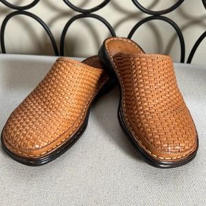 Born Drilles leather tan Espadrilles mules clogs size 6
